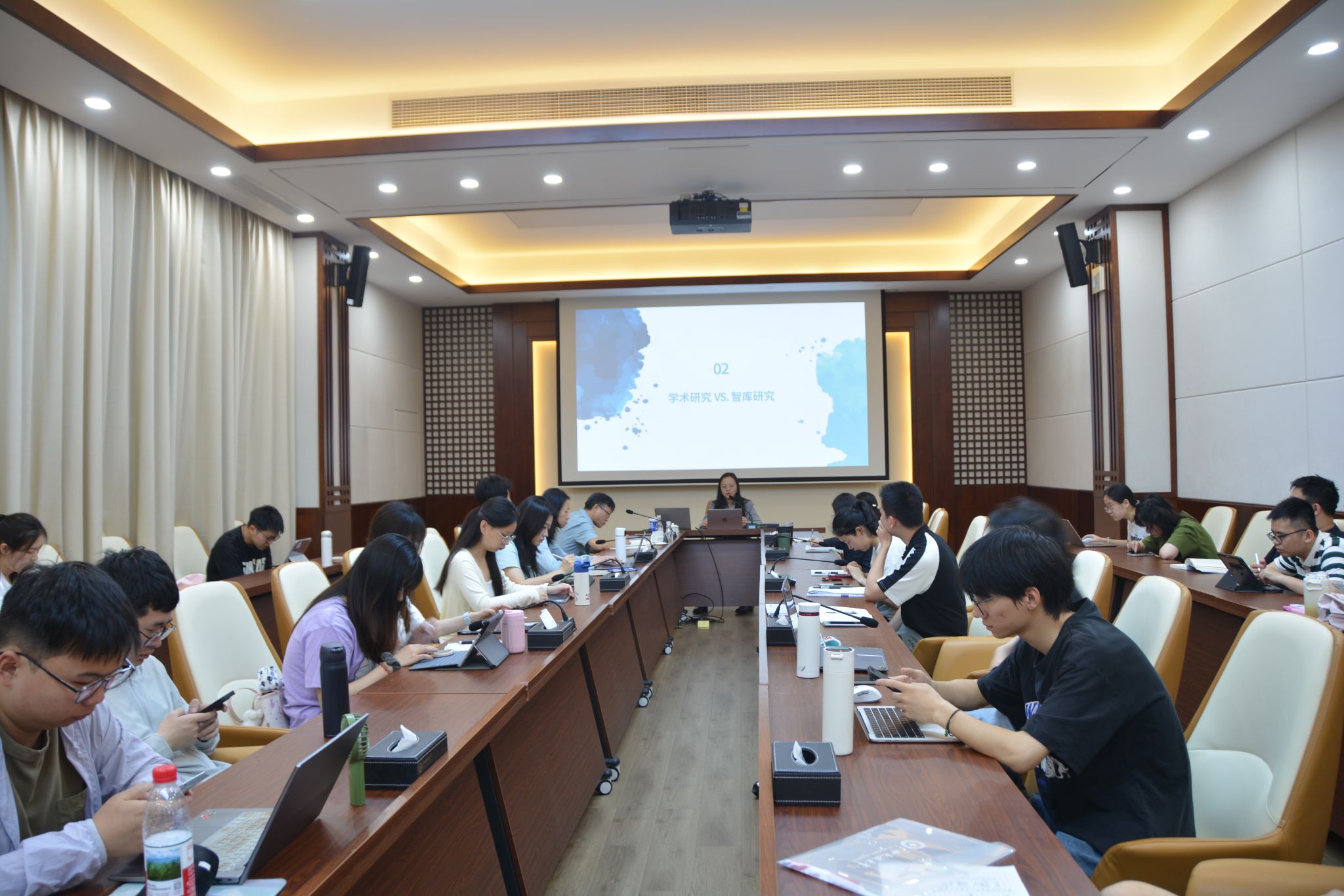 區域國別交叉研究助力智庫建設 經濟貿易咨詢的新視角